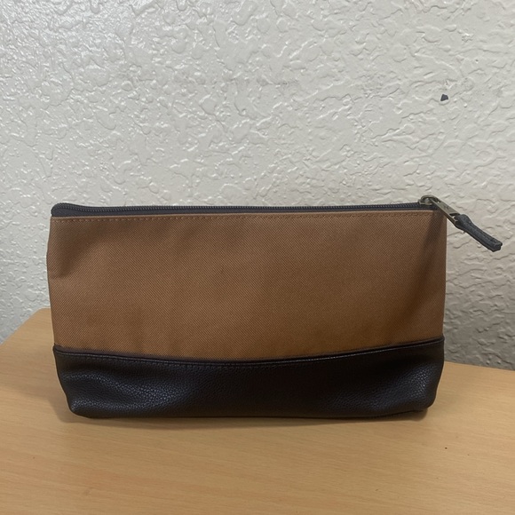 Adventures by Disney clutch - Picture 2 of 6